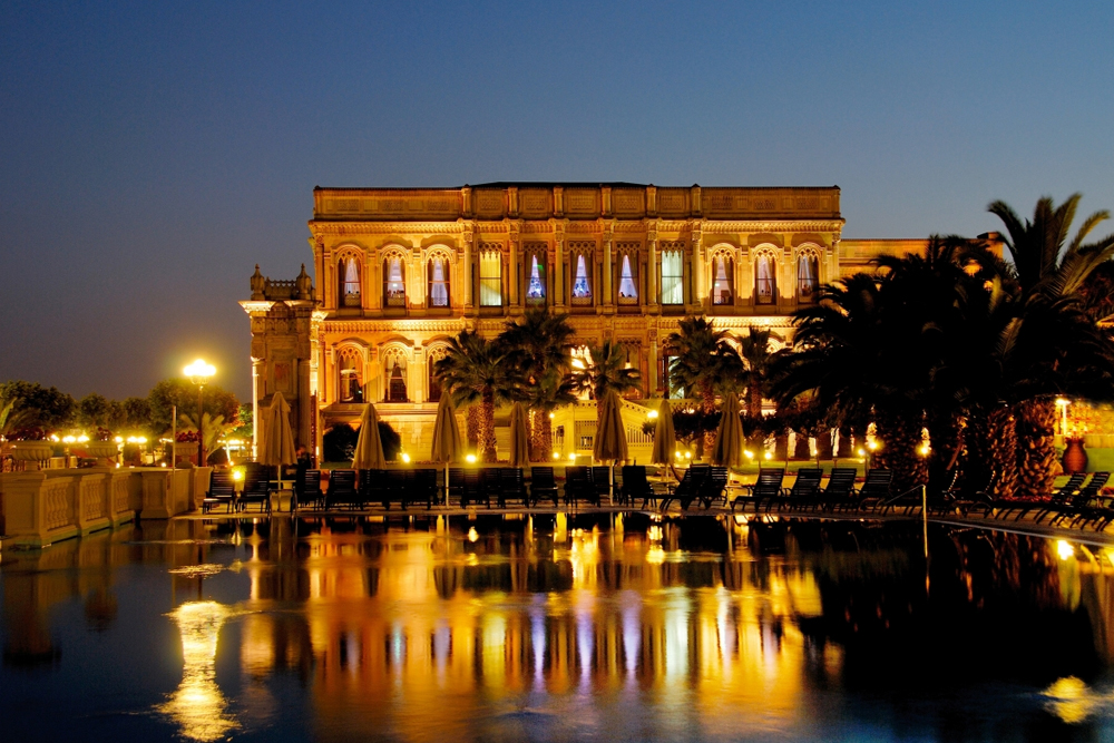 کاخ جیراگان
